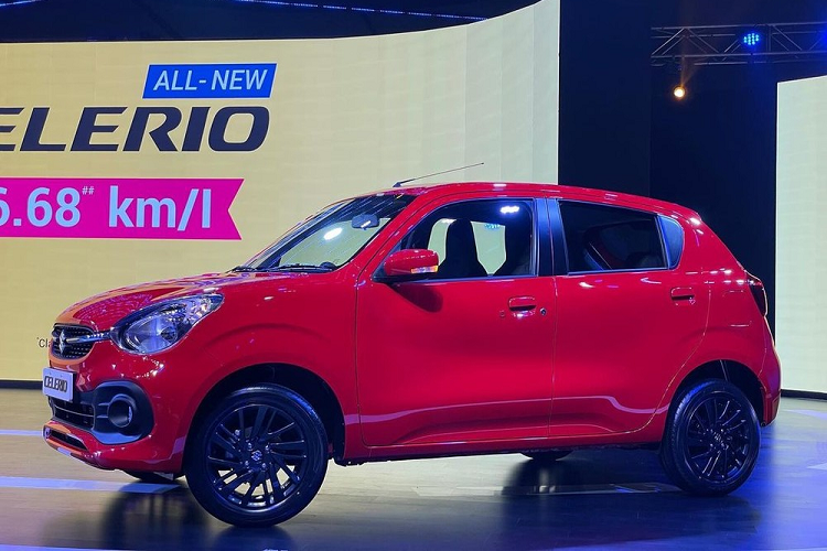 Tại thị trường Ấn Độ, giá xe Suzuki Celerio 2022 được chia thành 4 bản trang bị với mức dao động từ 499.000 - 694.000 Rupee (khoảng 152 - 212 triệu đồng). Khi có mặt trên thị trường, xe sẽ cạnh tranh với Hyundai Grand i10 và Tata Tiago. Khi mua Suzuki Celerio 2022, khách hàng Ấn Độ có thể chọn các màu sơn ngoại thất như trắng, bạc, xám, đỏ, xanh dương và nâu.
