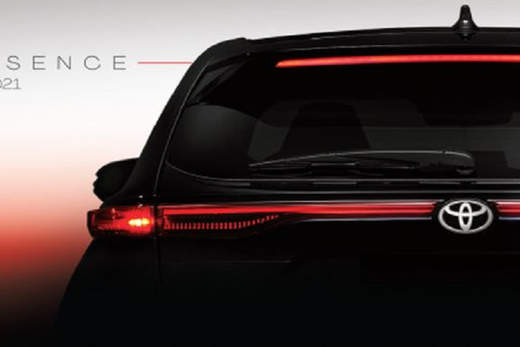 Giá xe Toyota Harrier 2021 hoàn toàn mới được bán tại Singapore với hai phiên bản Elegance và Hybrid Luxury tương ứng là 161.000 SGD và 174.000 SGD (khoảng 2,788 và 2,011 tỷ đồng). Trong đó, biến thể 2.0 Elegance được trang bị động cơ xăng 2.0L hút khí tự nhiên 4 xi-lanh cho công suất 169 mã lực và mô-men xoắn 203Nm, đi kèm là hộp số CVT.