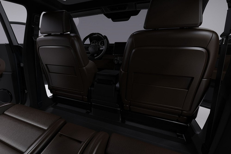 Tuy nhiên, nhà sản xuất nhanh chóng chỉ ra rằng khung gầm của xe mới không giống như một khung gầm dạng ván trượt điển hình mà thay vào đó là "một kiến trúc phương tiện mở để tích hợp toàn diện các thành phần và công nghệ." Dù sao đi nữa, mục tiêu cuối cùng vẫn giống nhau ở chỗ nó được chế tạo "để làm cho các phương tiện chạy điện trở nên dễ tiếp cận hơn."