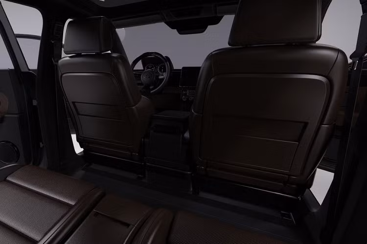 Tuy nhiên, nhà sản xuất nhanh chóng chỉ ra rằng khung gầm của xe mới không giống như một khung gầm dạng ván trượt điển hình mà thay vào đó là "một kiến trúc phương tiện mở để tích hợp toàn diện các thành phần và công nghệ." Dù sao đi nữa, mục tiêu cuối cùng vẫn giống nhau ở chỗ nó được chế tạo "để làm cho các phương tiện chạy điện trở nên dễ tiếp cận hơn."