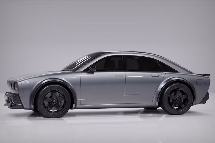 Nhà sản xuất dự tính trang bị cho xe bộ pin lithium-sắt 85 kWh với khả năng cung cấp phạm vi hoạt động khoảng 480 km, trong khi nguồn điện DC có thể sạc pin từ 0-80% trong vòng 1 tiếng. Saga đạt được phạm vi hoạt động như vậy một phần nhờ vào thân vỏ trơn mượt với hệ số cản ước tính 0,32 cD, trong khi sự kết hợp giữa cốp sau và cốp trước cung cấp không gian tổng cộng 566 lít.