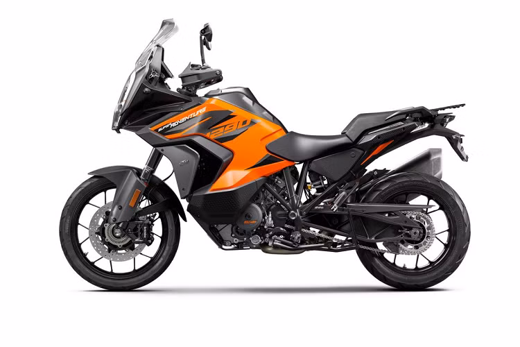 Đối với các tay đua ưa tốc độ ở 1290 Super Adventure S 2021, KTM cung cấp gói nâng cấp hệ thống treo (Suspension Pro) cho phép điều chỉnh riêng cho giảm xóc trước và sau. Mức giá xe 1290 Super Adventure S 2021 hiện chưa được công bố cụ thể.