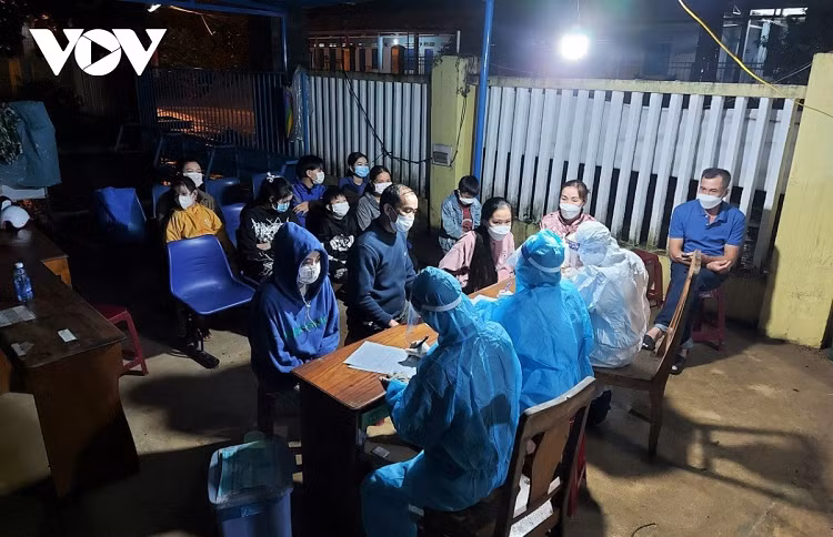 Quang Nam khac phuc hau qua mua lu giua Covid-19 phuc tap-Hinh-7