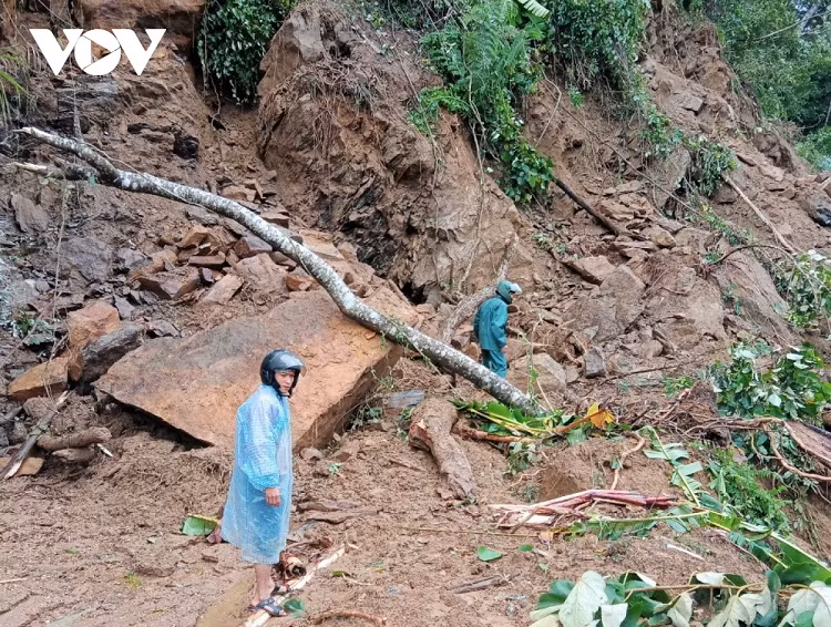 Quang Nam khac phuc hau qua mua lu giua Covid-19 phuc tap-Hinh-5