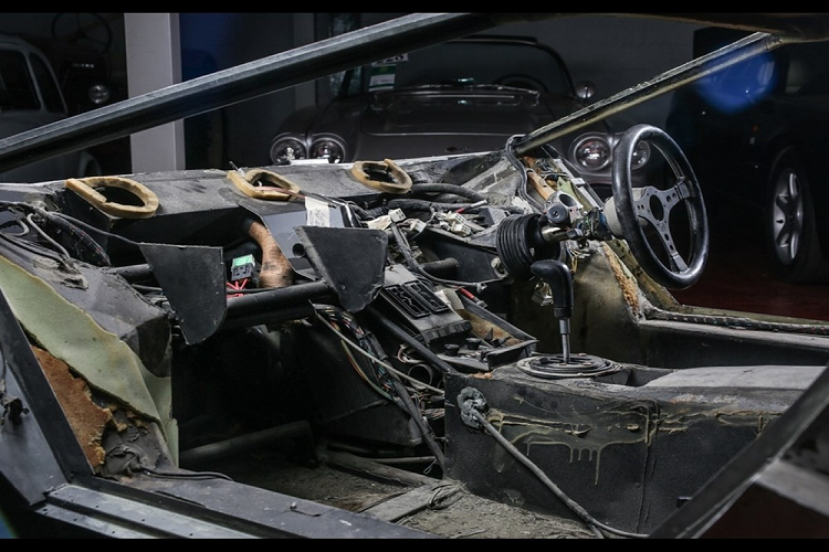 Chủ nhân hiện tại của chiếc Lamborghini Countach LP 5000 S đã mua xe vào năm 2000. Trong thời gian sở hữu, người này đã bảo dưỡng đầy đủ cho chiếc siêu xe. Vào năm 2004, chiếc xe đã được đại tu phần động cơ với bộ ly hợp và hệ thống xả mới. 2 năm sau, đến lượt hệ thống treo và khu vực dưới gầm xe được sửa lại.