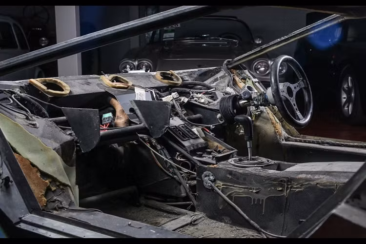 Chủ nhân hiện tại của chiếc Lamborghini Countach LP 5000 S đã mua xe vào năm 2000. Trong thời gian sở hữu, người này đã bảo dưỡng đầy đủ cho chiếc siêu xe. Vào năm 2004, chiếc xe đã được đại tu phần động cơ với bộ ly hợp và hệ thống xả mới. 2 năm sau, đến lượt hệ thống treo và khu vực dưới gầm xe được sửa lại.