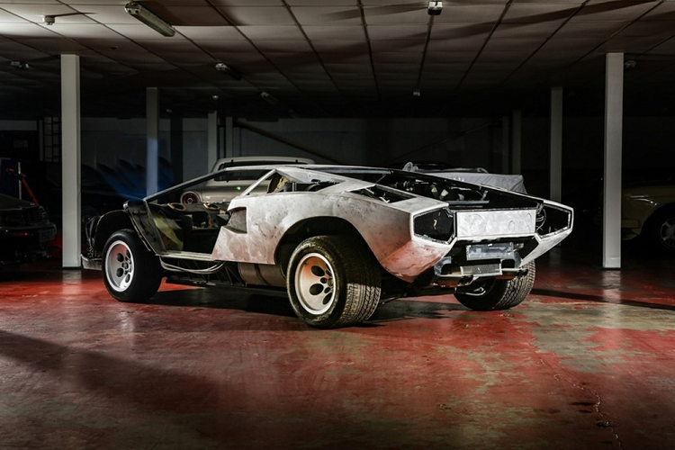 Dự kiến, công ty Historic Auctioneers sẽ mang chiếc đấu giá Lamborghini Countach LP 5000 S đời 1982 này vào ngày 25/9 tới đây trong sự kiện tổ chức tại nước Anh. Chiếc siêu xe này được ước tính sẽ có giá dao động từ 145.000 - 180.000 Bảng (khoảng 200.000 - 250.000 USD hay 4,6 - 5,7 tỷ đồng).