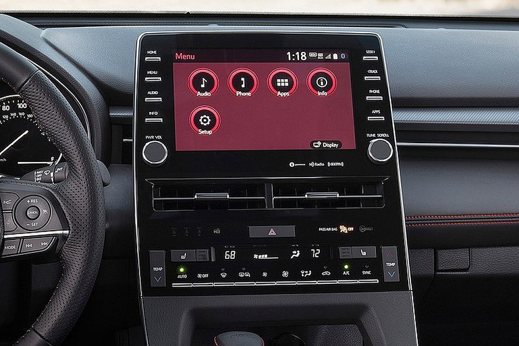 Đáng tiếc là động cơ của Toyota Avalon 2022 không có gì thay đổi. Tại thị trường Trung Quốc, mẫu sedan tiệm cận xe sang này có 3 tùy chọn động cơ. Chiếc trong những hình ảnh rò rỉ kể trên dùng hệ truyền động hybrid, bao gồm máy xăng 4 xi-lanh, dung tích 2.5L và mô-tơ điện, tạo ra công suất tổng cộng 178 mã lực. Ngoài ra, xe còn có 2 động cơ xăng với dung tích 2.0L và 2.5L khác.