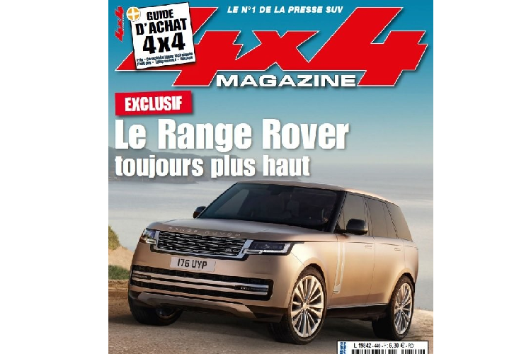 Bên trong hốc gió trung tâm sẽ có 4 nan mạ crôm nằm sát nhau hoặc 2 nẹp mạ crôm dày dặn hơn. Đèn sương mù trước của xe được thiết kế thanh mảnh và tích hợp vào 2 nẹp mạ crôm trong hốc gió trung tâm.