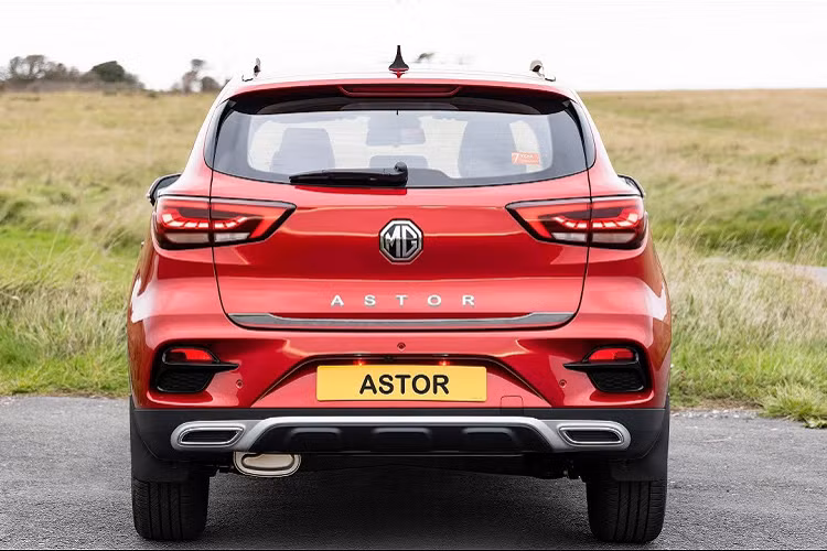 Với động cơ tăng áp này, giá xe MG Astor 2022 sẽ mềm và mạnh hơn các đối thủ cùng phân khúc như Hyundai Creta, Kia Seltos, Nissan Kicks và Renault Duster. Động cơ của MG Astor đồng hành với hộp số sàn hoặc hộp số tự động. Dự kiến, MG Astor sẽ chính thức trình làng tại thị trường Ấn Độ vào tháng 9 năm nay.