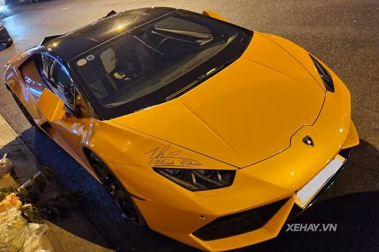 Siêu xe Lamborghini Huracan được đưa về nước từ năm 2015 với bodykit Vorsteiner Verona Edizione, sau đó 2 năm, "siêu bò" lại được "đắp" thêm gói độ Vorsteiner Novara Edizione, tạo ra một diện mạo vô cùng ấn tượng cho Huracan.