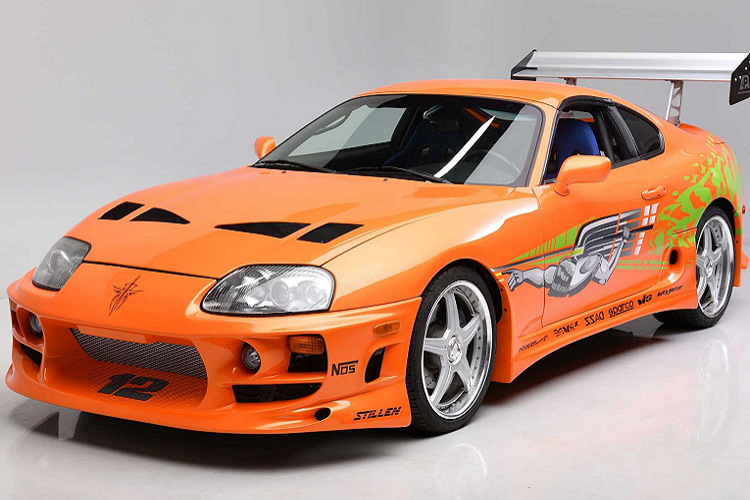 Ngoại thất của xe được nâng cấp với bộ bodykit Bomex với thiết kế cản trước và ốp hông hầm hố hơn. Nắp capo cũng được tinh chỉnh lại theo các mẫu xe đua của Toyota TRD.