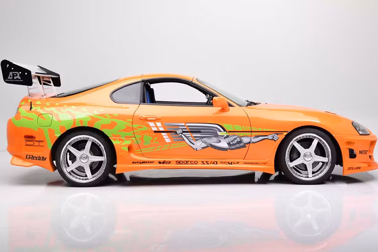 Chiếc Toyota Supra thế hệ thứ 4 này sở hữu màu sơn gốc cam Candy Orange trên mẫu siêu xe Lamborghini Diablo. Điểm nổi bật hơn cả là bộ tem đua "Nuclear Gladiator" do Troy Lee thiết kế.