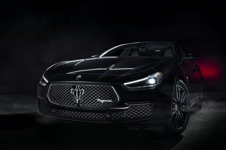 Hai phiên bản đặc biệt mới của Maserati Ghibli mới có tên là Operanera (ngoại thất đen bóng - đen mờ) và Operabianca (ngoại thất màu trắng bóng - đen mờ). Màu sắc trên thân xe được hoàn thiện đồng nhất, kéo dài tới các bánh xe và tay nắm cửa.