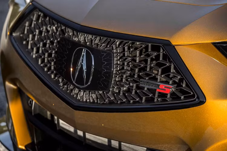 Kết hợp cùng công nghệ nghệ này là công nghệ kiểm soát rung động chủ động giúp sự chuyển đổi giữa chế độ ba xi-lanh và sáu xi-lanh mượt mà hơn.