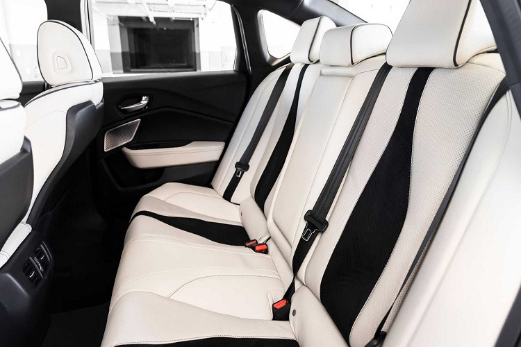 Để hướng đến các tiêu chuẩn khí thải ngày càng khắt khe hơn tại Mỹ, Acura cũng không quên trang bị cho khối động cơ này công nghệ VCM (Variable Cylinder Management) giúp ngắt ba xi-lanh khi không thực sự cần thiết.