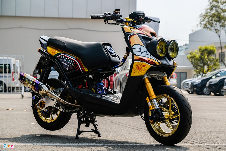 Theo chủ xe, khoản tiền độ xe ga Yamaha BWS này là hơn 200 triệu đồng, chưa tính chi phí mua xe. Hiện tại, một chiếc Yamaha BWS đã qua sử dụng có giá 25-35 triệu đồng.