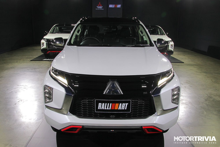 Đến nay, hãng Mitsubishi lại tiếp tục giới thiệu phiên bản đặc biệt khác của dòng SUV cỡ trung này, đó là Ralliart. Dự kiến, Mitsubishi Pajero Sport Ralliart 2022 mới sẽ được trưng bày tại triển lãm Thailand International Motor Expo 2021 khai mạc vào đầu tháng sau cùng với người anh em Triton Ralliart mới.