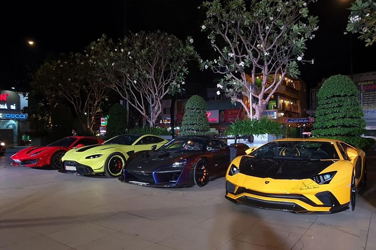 Hiện tại, giới mê xe Đà Nẵng đang mong chờ dàn siêu xe của chủ nhân McLaren Senna độc nhất Việt Nam sẽ ghé thăm các con đường của thành phố được mệnh danh đáng sống nhất nước. Đây cũng sẽ là lần đầu tiên Hoàng Kim Khánh mang bộ sưu tập xe của mình đi xa, lần gần nhất là Cần Thơ.