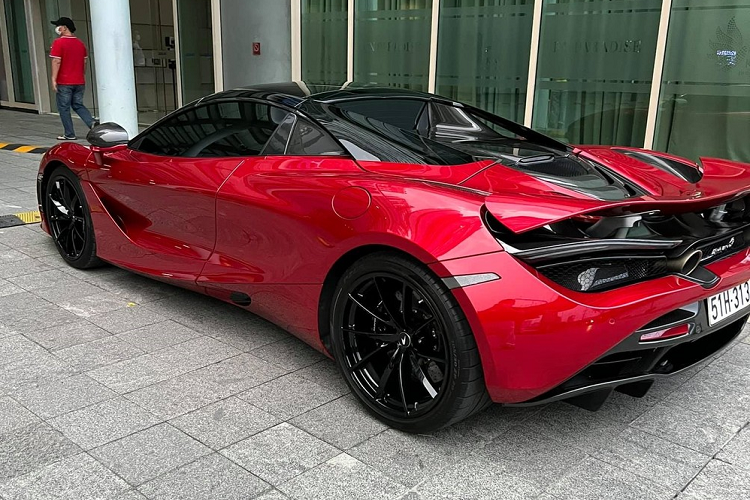 Siêu xe McLaren 720S Spider đã qua sử dụng mới tìm thấy chủ nhân với giá 20 tỷ đồng được trang bị khối động cơ xăng V8, tăng áp kép, dung tích 4.0 lít, sản sinh công suất tối đa 700 mã lực và mô-men xoắn cực đại 769 Nm.