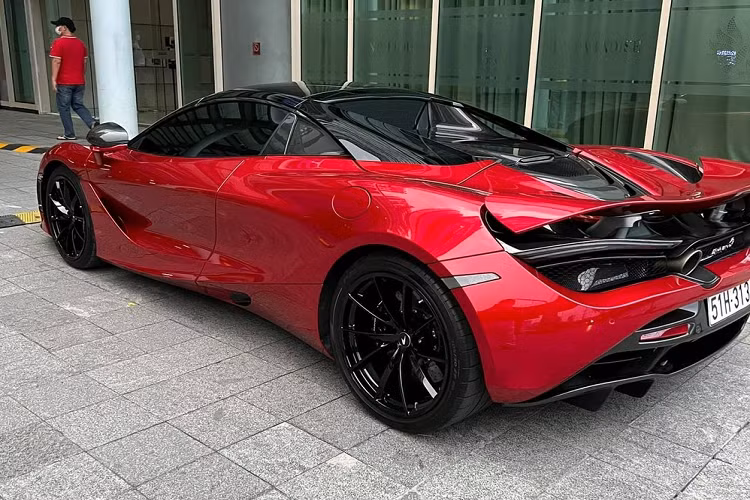 Siêu xe McLaren 720S Spider đã qua sử dụng mới tìm thấy chủ nhân với giá 20 tỷ đồng được trang bị khối động cơ xăng V8, tăng áp kép, dung tích 4.0 lít, sản sinh công suất tối đa 700 mã lực và mô-men xoắn cực đại 769 Nm.
