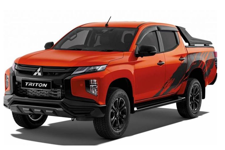 Được hãng xe Nhật Bản mô tả là “hiện thân của sự dẻo dai được tinh chế”, Mitsubishi Triton Athlete 2021 mới sở hữu bodykit thể thao với phần mũi Dynamic Shield cỡ lớn và sơn đen, cùng lưới tản nhiệt phủ màu đen bóng. Có thể thấy, các chi tiết màu bạc trên Triton thông thường đã được đổi hết thành đen bóng.