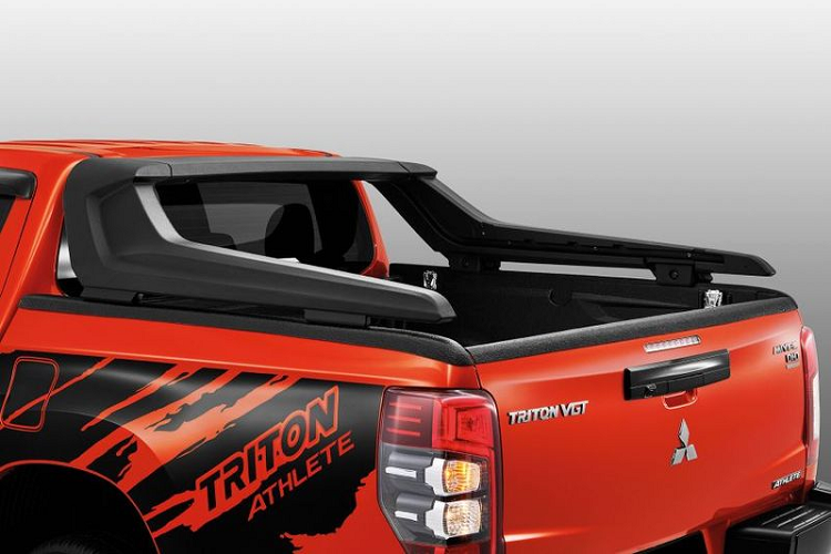 Chưa hết, xe còn có camera đỗ xe 360 độ, camera hành trình và màn hình cảm ứng 7.0 inch tiêu chuẩn hỗ trợ Apple CarPlay và Android Auto.