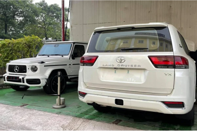 Hiện tại, đơn vị nhập khẩu tư nhân chưa tiết lộ giá xe Toyota Land Cruiser 2022 nhập Trung Đông. Theo dự đoán, chiếc Toyota Land Cruiser 2022 phiên bản XV 70th Anniversary nhập tư này sẽ có giá sau thuế không dưới 6 tỷ đồng.