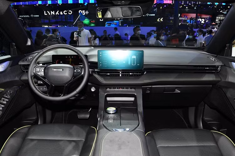 Mặc dù Haval H6S hoàn toàn mới có tên gọi giống như một bản nâng cấp của dòng H6, thiết kế của hai mẫu xe có sự khác nhau lớn. Theo nhà sản xuất, hai mẫu xe thậm chí còn không chia sẻ sự tương đồng về cấu trúc.