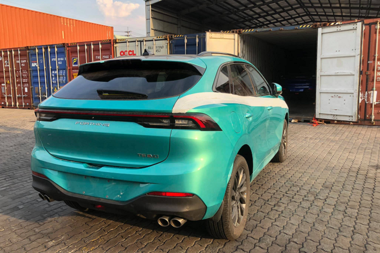 Theo thông tin từ quản trị viên nhóm Hội T5 EVO Việt Nam, lô xe Dongfeng T5 EVO 2021 mới đầu tiên này sẽ có thể lăn bánh từ tháng 9. Xe nhập về có tổng cộng 2 phiên bản. Giá bán cụ thể cho từng phiên bản chưa được công bố chính thức nhưng dự kiến bản Base có giá từ 699 triệu và bản Cao cấp giá từ 800 triệu.