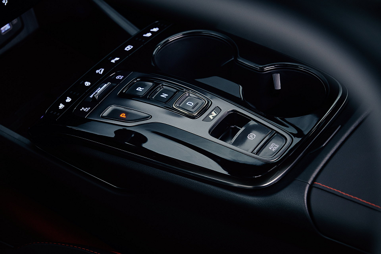 Mặc dù các tin đồn trước đó cho rằng mẫu crossover này sẽ được gia tăng sức mạnh động cơ nhưng điều đó đã không trở thành sự thật khi các tùy chọn động cơ vẫn giữ nguyên, ngoại trừ “phiên bản động cơ diesel công suất thấp”.