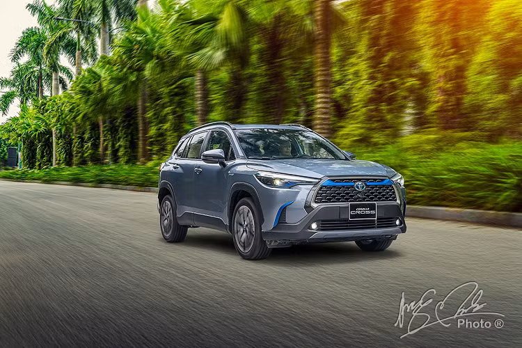 Toyota Viet Nam ban ra 6.679 xe, van bi Hyundai cho 