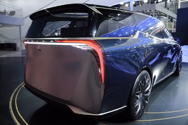 Được thiết kế để cảnh báo họ với thông tin thời gian thực về các phương tiện khác, điều kiện đường phố, và thời tiết, hệ thống V2X sẽ có nhiệm vụ cung cấp cho người lái càng nhiều thông tin càng tốt.