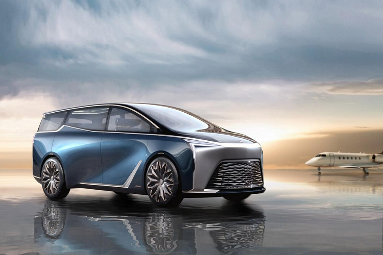 Được truyền cảm hứng từ mẫu GL8 hiện có ở ngoài, mẫu xe MPV GL8 Flagship bổ sung lớp sơn đa tông màu và những yếu tố thiết kế sắc nét để đưa ngoại thất của nó vào tương lai. Với đèn pha lớn, phức tạp kéo dài mặt trước và đi dọc xuống một phần, cùng với lưới tản nhiệt chiếu sáng, mẫu MPV này trở nên nổi bật so với nhũng sản phẩm khác. Tương tự, đèn hậu với họa tiết xếp nhiều tầng phía cũng giúp hoàn thiện phía sau.