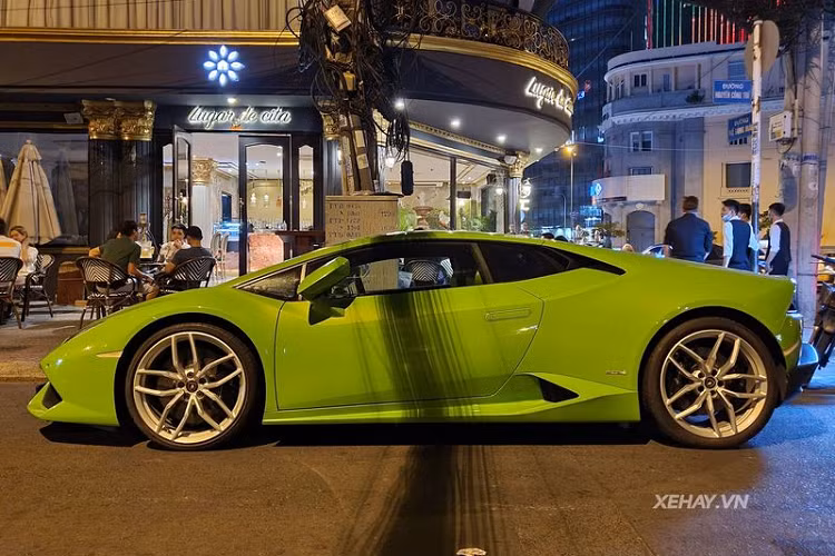 Đây là một trong những chiếc Huracan còn “zin” nhất tại Việt Nam với các trang bị trên xe hầu như là còn nguyên bản từ khi ra khỏi dây chuyền sản xuất nhà máy.