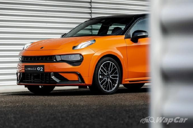 Lynk & Co 02 hatchback, co du 