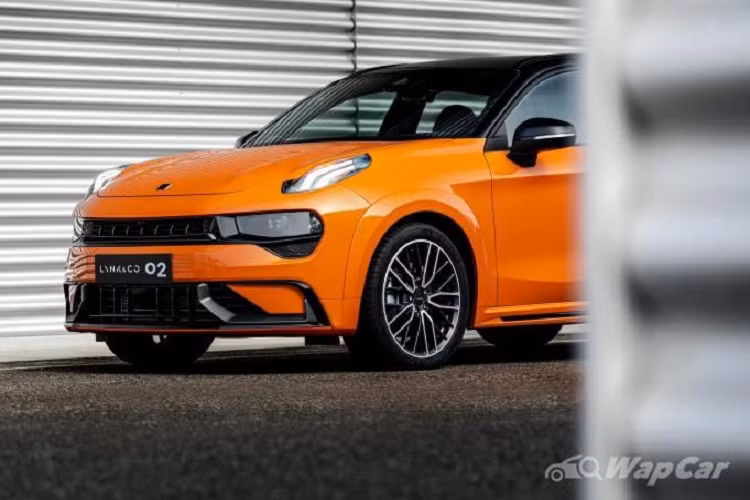 Lynk & Co 02 hatchback, co du 