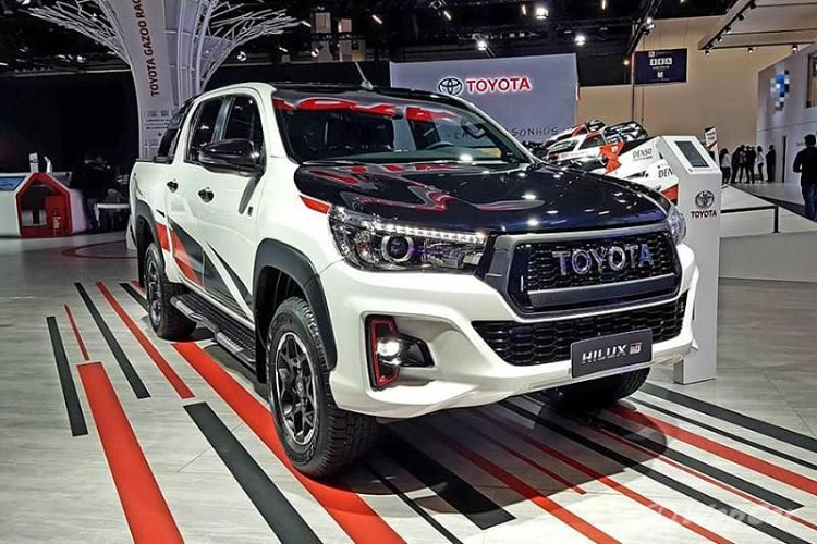 Cũng theo nguồn tin từ Nhật Bản, Hilux GR-S sẽ bắt đầu lên dây chuyền sản xuất vào tháng 8 tại Thái Lan. Tuy nhiên, mức giá xe Toyota Hilux GR Sport 2021 mới hiện vẫn chưa được công bố chính thức.