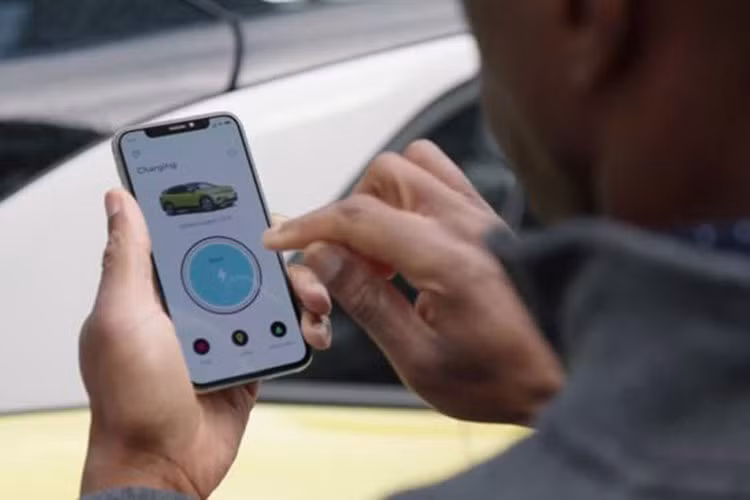 Hơn nữa, một bộ biến tần AC-DC 2 chiều cũng biến Go thành một thiết bị lưu trữ năng lượng, và khi không sử dụng, nó sẽ có thể bán năng lượng trở lại lưới điện vào thời gian cao điểm.