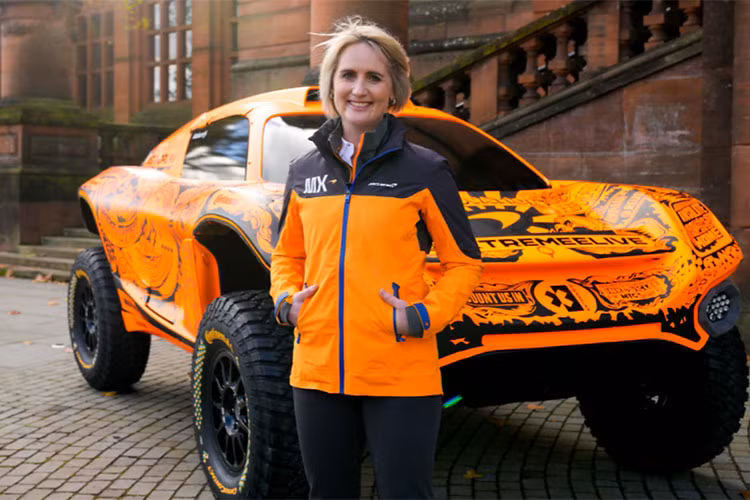 SUV McLaren thậm chí còn rộng hơn Hummer H1 hoặc Toyota Mega Cruiser. Giải vô địch Extreme E 2022 dự kiến sẽ khai mạc vào ngày 19-20/2 năm sau tại Ả Rập Xê Út.