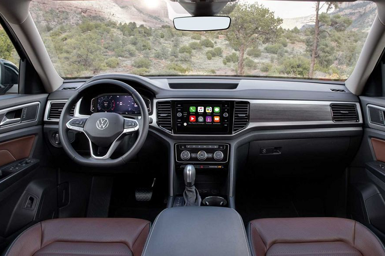 Volkswagen Teramont được định vị là một mẫu SUV 7 chỗ cỡ trung, đối đầu trực tiếp với những mẫu xe như Ford Explorer, Hyundai Palisade hay Kia Telluride. Mẫu xe này sở hữu thông số kích thước DxRxC tương ứng 5039x1989x1773 mm, chiều dài cơ sở 2980 mm. Khi so sánh với 2 người anh em là Tiguan Allspace và Touareg, Teramont thậm chí còn có kích thước lớn hơn đôi chút.