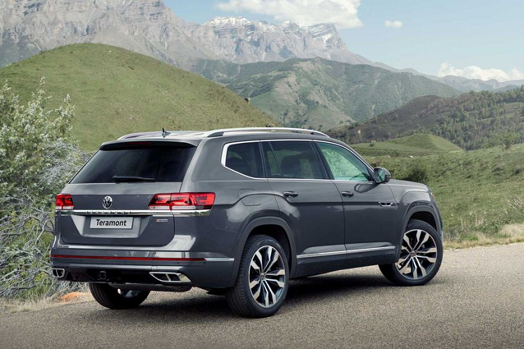 Hiện tại, chưa rõ chính xác số phiên bản cũng như trang bị cũng như giá xe Volkswagen Teramont tại thị trường Việt Nam. Tuy nhiên, gần như chắc chắn Teramont sẽ được mang về nước với phiên bản facelift mới nhất cùng một số trang bị tiêu chuẩn như đèn Full-LED, mâm xe có thể là loại 20 inch, cấu hình 7 chỗ ngồi hay tiện nghi gồm có điều hoà tự động 3 vùng, cửa sổ trời toàn cảnh, màn hình công-tơ-mét dạng LCD...