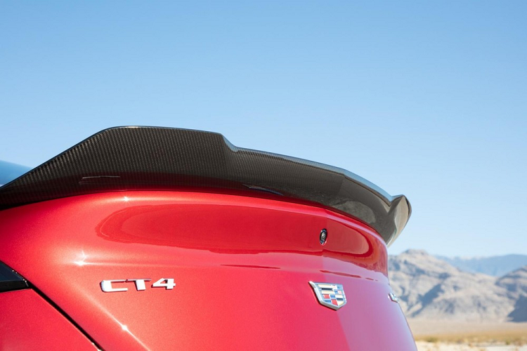 Với sức mạnh kể trên, Cadillac CT4-V Blackwing 2022 mạnh hơn các đối thủ như Audi RS3 và Mercedes-AMG CLA 45. Theo đó, Audi RS3 sở hữu công suất tối đa 394 mã lực và mô-men xoắn cực đại 480 Nm. Hai con số tương ứng của Mercedes-AMG CLA 45 là 382 mã lực và 480 Nm. Ngoài ra, Cadillac CT4-V Blackwing 2022 còn mạnh ngang ngửa BMW M3 vốn có công suất tối đa 473 mã lực và mô-men xoắn cực đại 550 Nm.