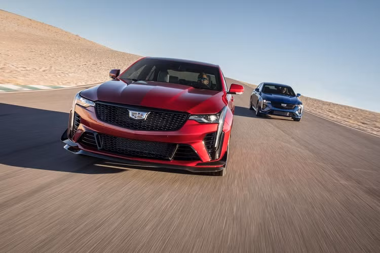 Ngày 1/2/2021, thương hiệu xe sang Cadillac đã chính thức vén màn mẫu sedan thể thao mới mang tên CT4-V Blackwing 2022 tại thị trường Mỹ. Đây chính là phiên bản đặc biệt, có số lượng sản xuất đúng 250 chiếc, của dòng xe sang Cadillac CT4-V 2022 mới.