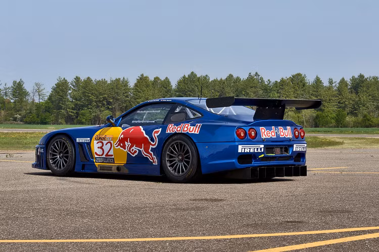 Chiếc siêu xe Ferrari 550 GT1 trong bài được mang ra sân đua lần đầu tiên vào năm 2001 tại đường đua Monza (Italy). Người cầm lái nó là cựu tay đua F1 Emanuele Naspetti và Mimmo Schittarella. Bên cạnh giải đua GT Championship, chiếc xe này cũng từng có mặt tại giải 24 Hours ở sân đua Spa (Bỉ) vào năm đó nhưng không thể hoàn thành trận đấu vì hỏng động cơ.