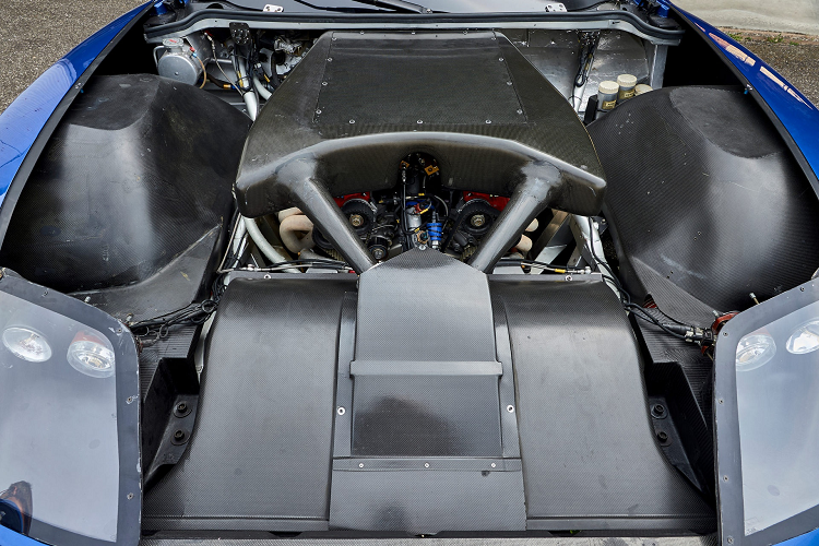 Sức mạnh của động cơ trên chiếc 550 GT1 này không được công bố. Đối với chiếc Ferrari 550 tiêu chuẩn, động cơ trên xe là loại V12 6.0L đặt phía trước, khối động cơ này sản sinh công suất 478 mã lực tại 7.000 vòng/phút và mô-men xoắn cực đại 568 Nm tại 5.000 vòng/phút. Xe được trang bị hộp số sàn 6 cấp với hệ dẫn động cầu sau.