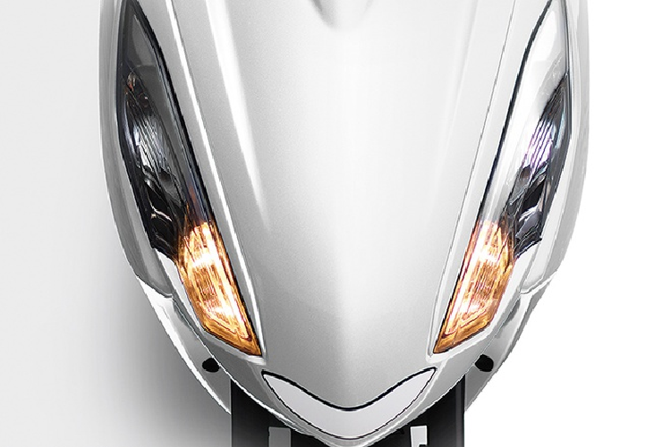 Về động cơ, Yamaha tiếp tục trang bị cho Axis Z động cơ Blue Core, dung tích 125 cc, làm mát bằng không khí. Khối động cơ này sản sinh công suất 8,2 mã lực tại 6.500 vòng/phút, mô-men xoắn cực đại 9,7 Nm tại 5.000 vòng/phút.