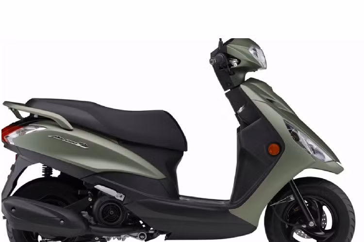 Phần đầu của mẫu xe ga Yamaha Axis Z 2021 được làm lớn hơn, yếm trước mang thiết kế góc cạnh với 2 khe gió được đặt đối xứng. Hệ thống đèn trên Axis Z vẫn sử dụng bóng halogen. Dù mang dáng vẻ hiện đại hơn, mẫu xe này vẫn dùng bảng đồng hồ dạng cơ, hiển thị các thông tin ở mức tối giản. Chìa khóa trên xe vẫn dùng khóa cơ.