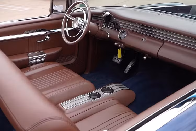 Chiếc Pontiac Star Chief đời 1956 này được chế tạo bởi công ty Customs by Kilkeary, và tổng chi phí chế tạo được cho là lên tới 1 triệu USD (khaongr hơn 23 tỷ đồng). Một số người có thể hoài nghi về cái giá này, nhưng khi phải phục chế và độ một chiếc gần 70 năm tuổi đạt công suất 900 mã lực, mọi chi phí sẽ nhanh chóng leo thang.