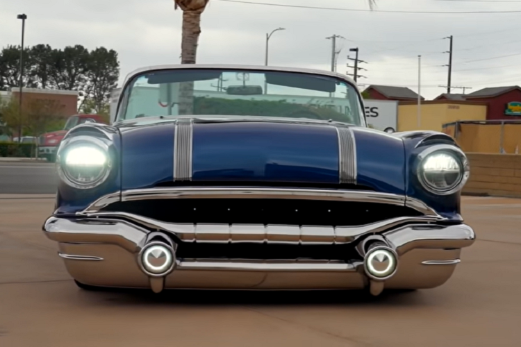 Nó có bộ siêu nạp Whipple, đầu LS3, và một loạt các phụ tùng độ công phu khác để đạt được công suất đó.